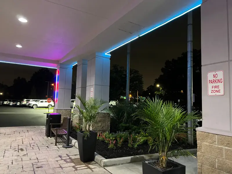 Marriott Drop-Off Area, Saddle Brook, NJ: hotel drop-off canopy lighting at night