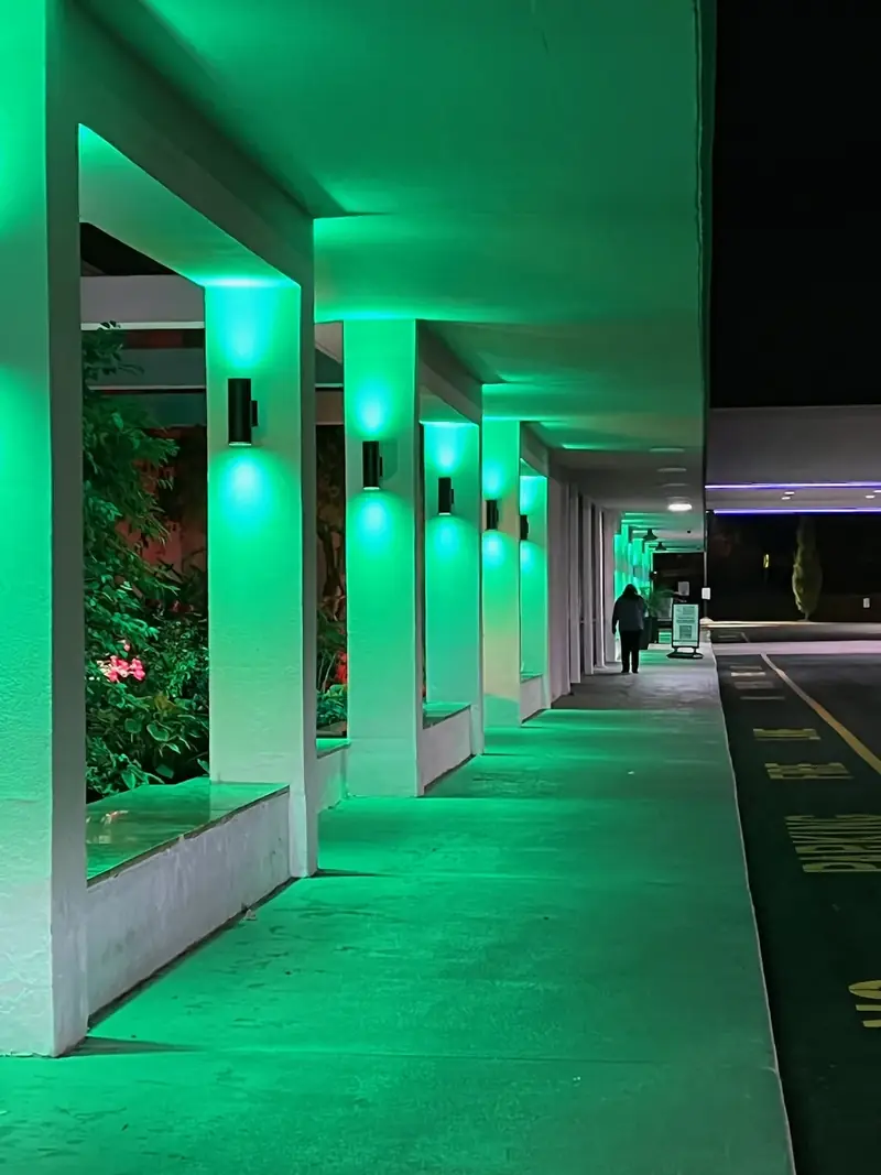 Marriott Entryway, Saddle Brook, NJ: hotel entryway with green accent lighting