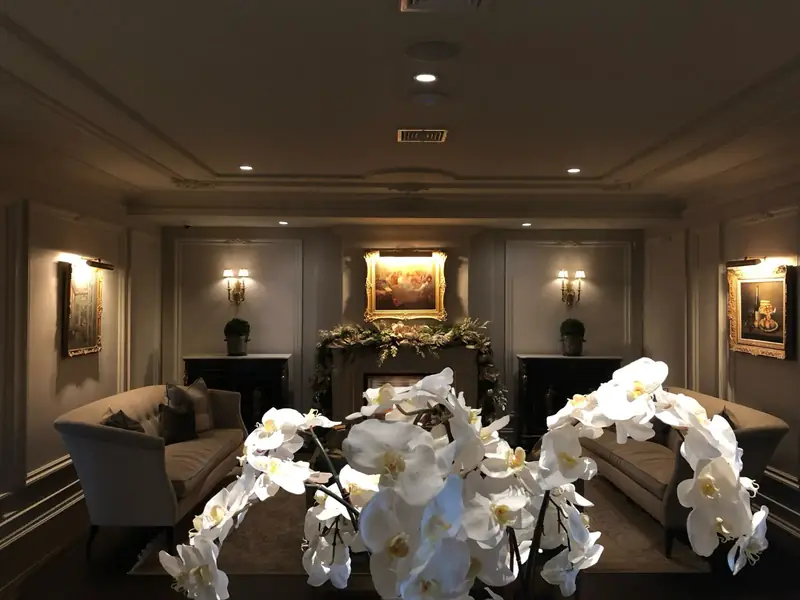 Tea Room, Park Chateau, East Brunswick, NJ: tea room lighting