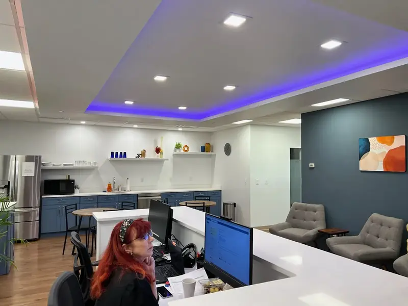 Regus Rental Offices, Fairfield, NJ: office lobby with cove lighting